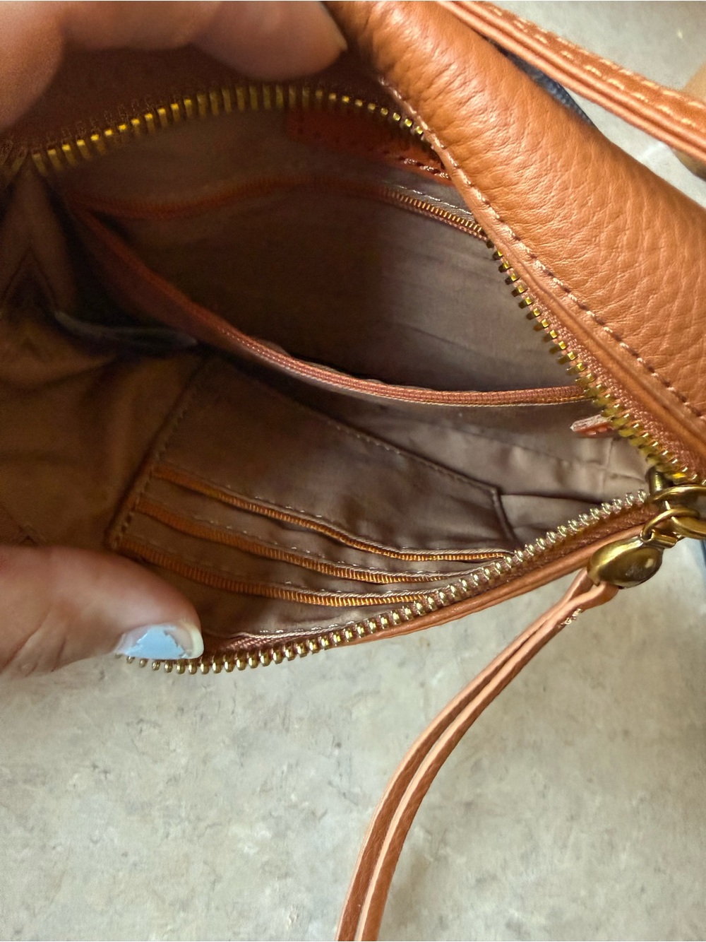 Hobo Run About Crossbody Handbag Warm Honey Pebbled Leather - Picture 3 of 7